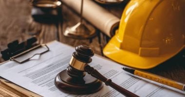 7 أيام عارضة وحد أدنى 15 يوما سنويا.. تفاصيل حقوق الإجازات فى قانون العمل