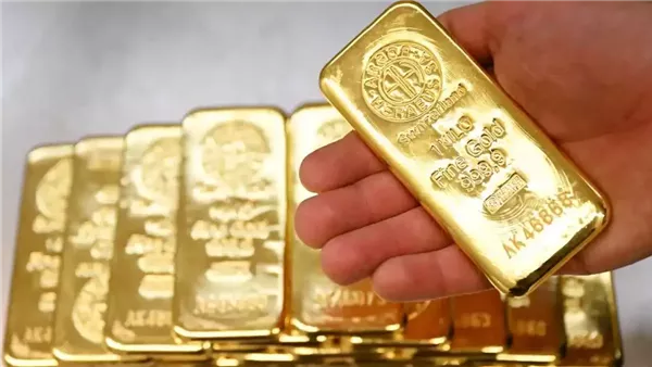انخفاض أسعار الذهب قرب أدنى مستوى في 7 أشهر والأونصة تسجل 3985.89 دولار