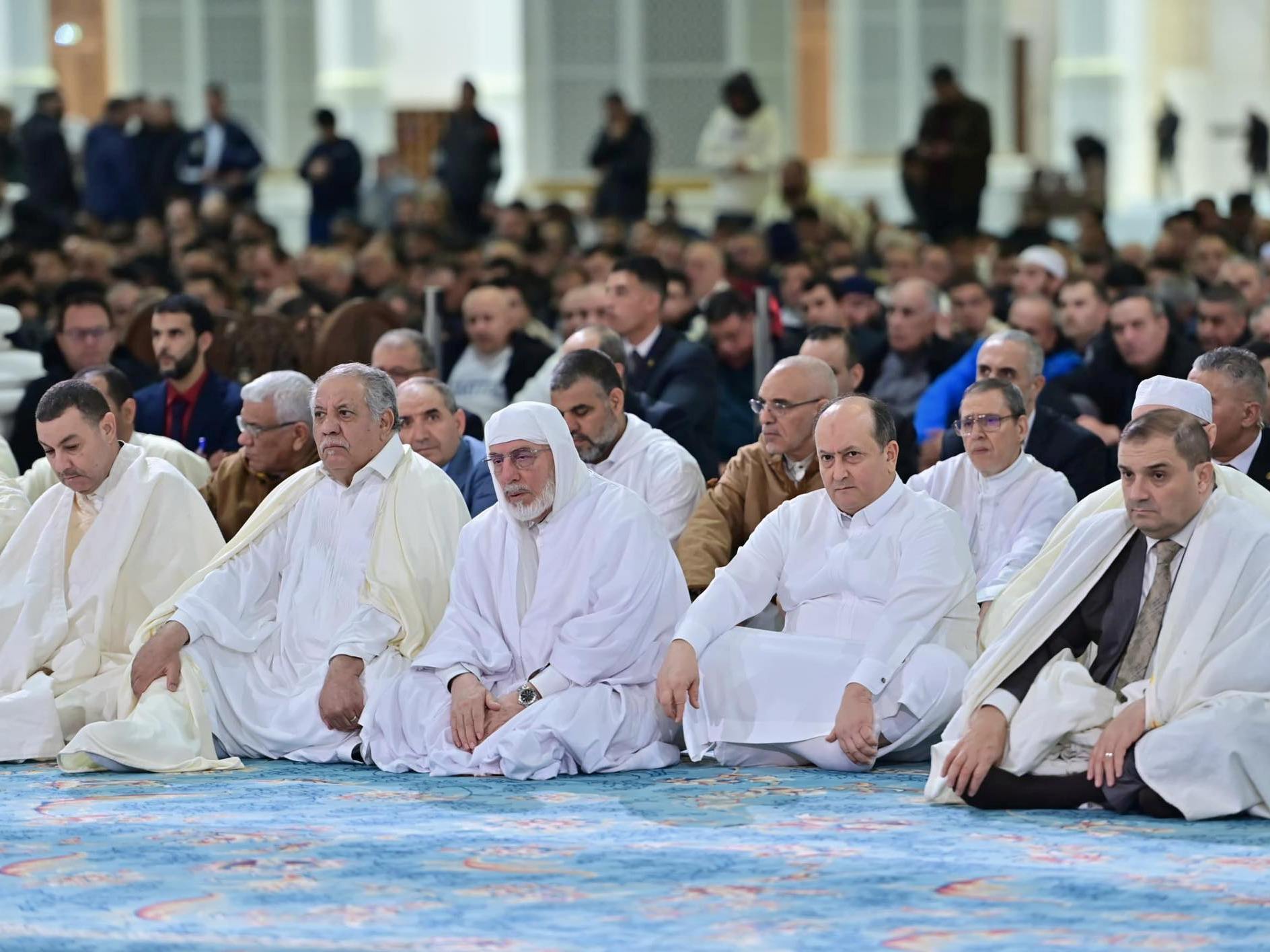 الوزير الأول يشرف بجامع الجزائر على إحياء ليلة القدر وتكريم الفائزين بجائزة الجزائر لحفظ القرآن الكريم