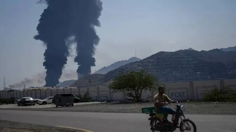 إصابات حرائق في مجمع حبشان للغاز بعد اعتراض جوي