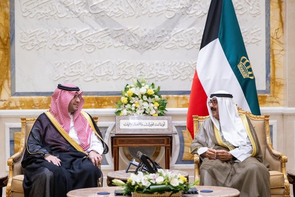 أمير دولة الكويت يستقبل الأمير تركي بن محمد بن فهد