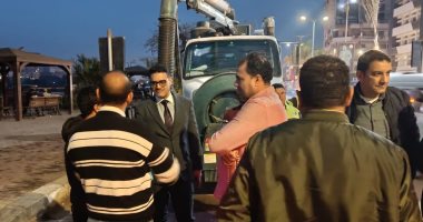 رئيس مياه القليوبية يتفقد تمركز معدات شفط مياه الأمطار بالمحاور والطرق
