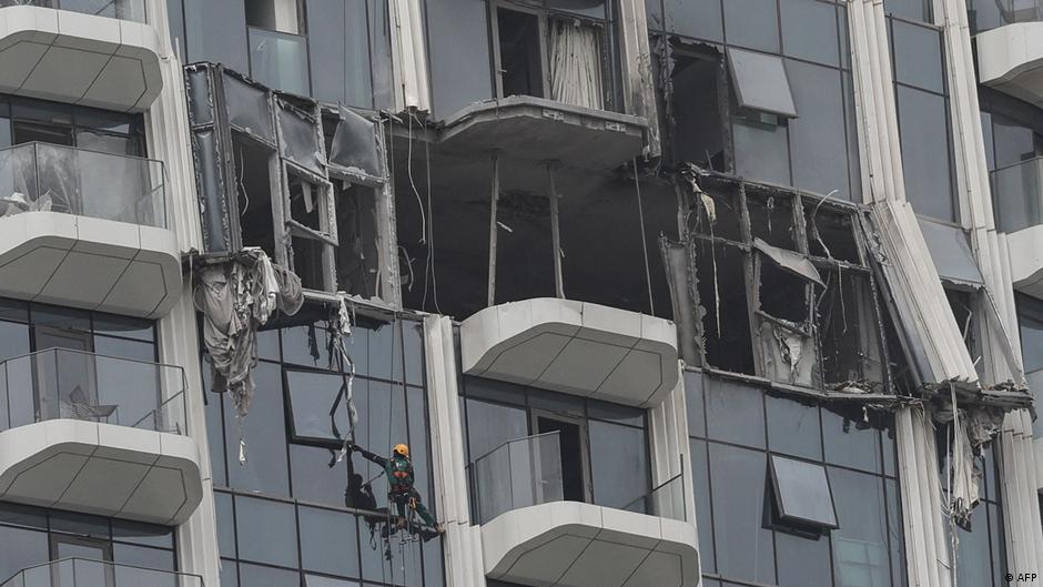 صواريخ إيران ومسيّراتها تواصل استهدف دول الخليج ومنشآت النفط