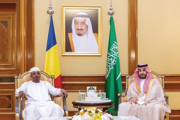 ولي العهد يستعرض مع رئيس تشاد العلاقات والموضوعات المشتركة