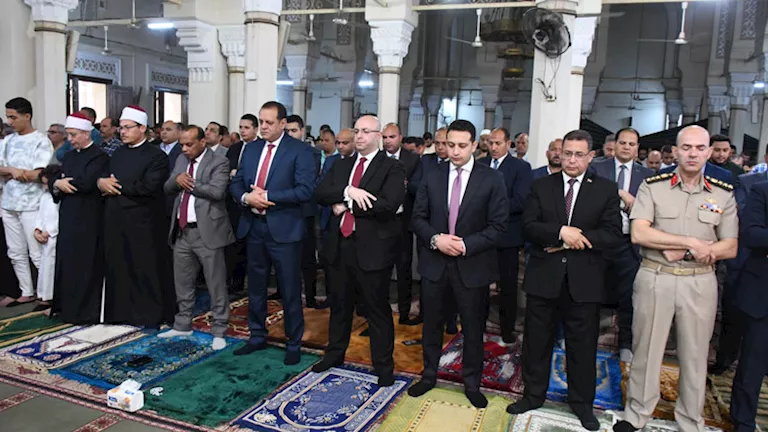 محافظ الفيوم يؤدي صلاة عيد الأضحى المبارك بمسجد ناصر الكبير