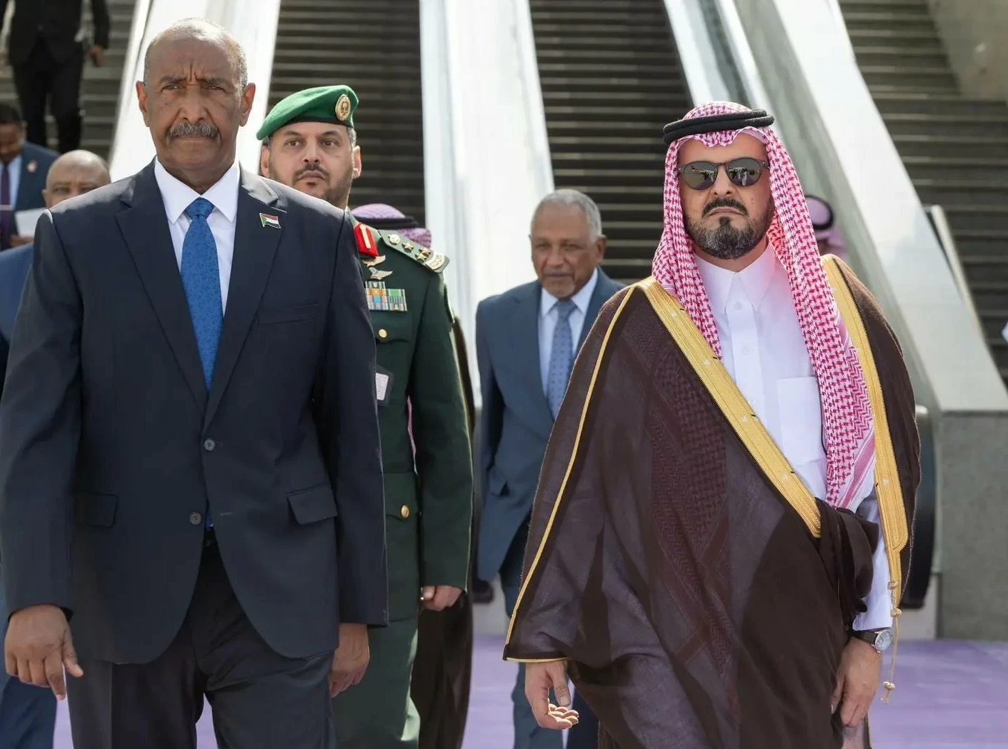 رئيس مجلس السيادة الانتقالي في جمهورية السودان يُغادر جدة