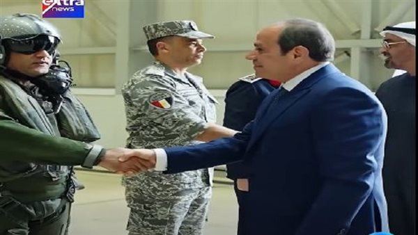 الرئيس السيسي وبن زايد يتفقدان القوات المصرية بالإمارات الشقيقة| فيديو