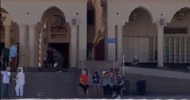 رواج سياحى أوروبى بمسجد الميناء الكبير بالغردقة