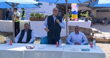 محافظ الإسكندرية يحتفل مع ذوى الهمم بيوم شم النسيم على الشواطئ