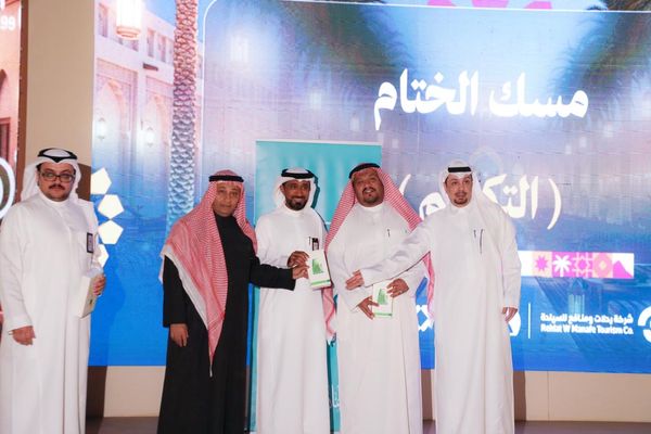 صحفيو مكة يحتفلون بزملاء الحرف في عين زبيدة التاريخية