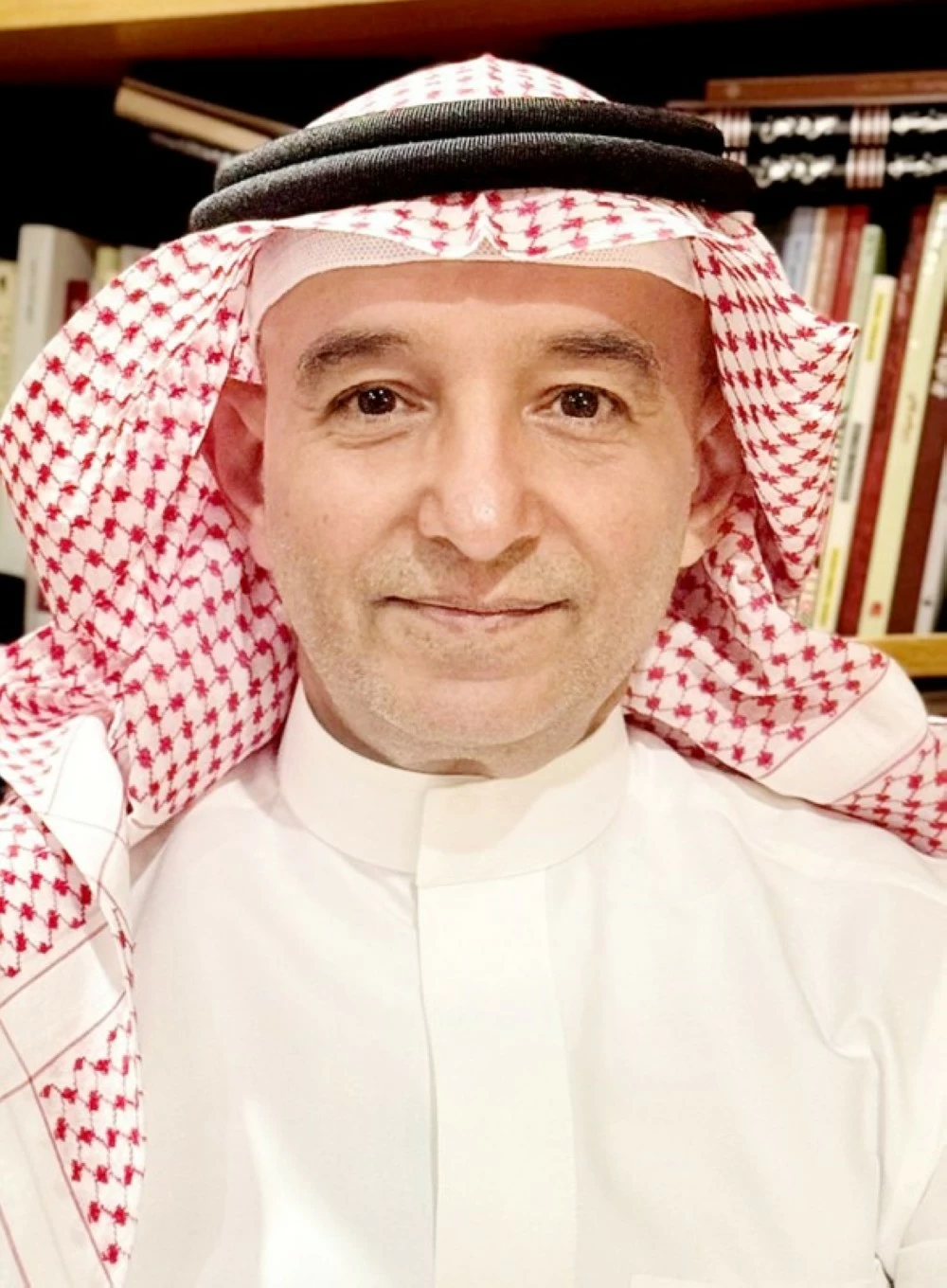 الخنيزي يصدر ترجمته العربية لديوان نيرودا «فنّ الطيور»