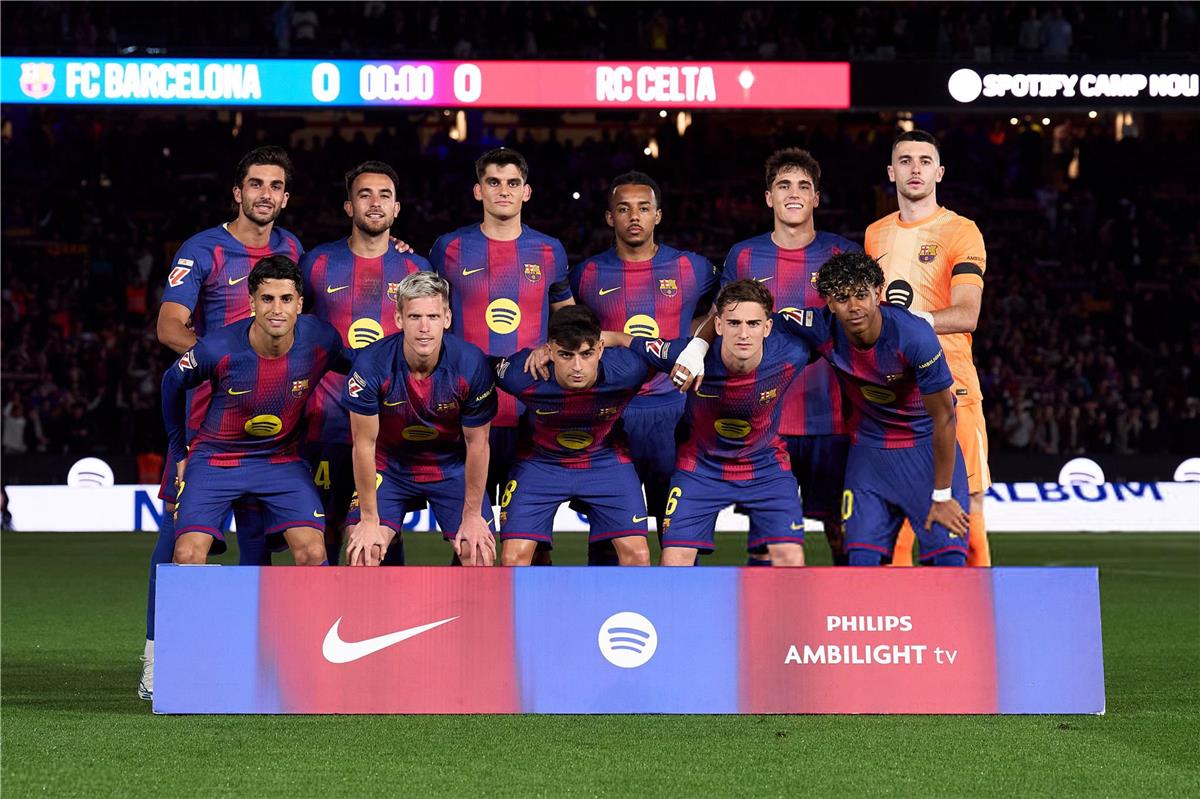 فيديو | برشلونة يكرم لاعبه بعد الفوز على سيلتا فيجو في الدوري الإسباني