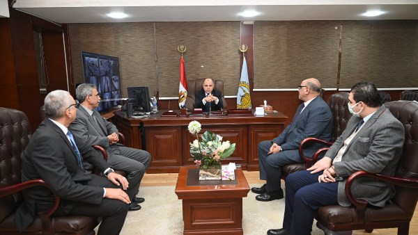 محافظ الغربية: نعمل كفريق واحد لحل مشكلات الشارع.. ولا مكان للمكاتب المغلقة