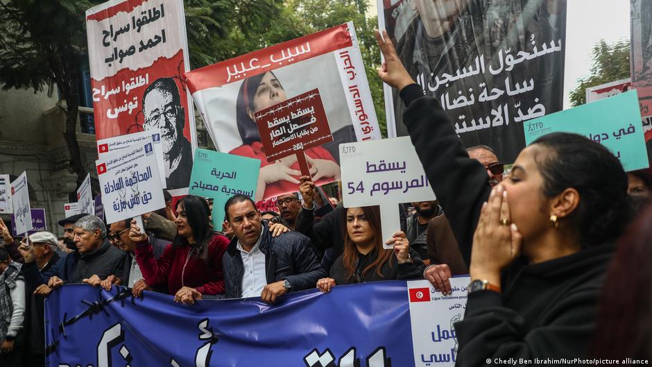 مرسوم 54 - حكم بسجن صحفية يعيد الجدل حول حرية الإعلام بتونس
