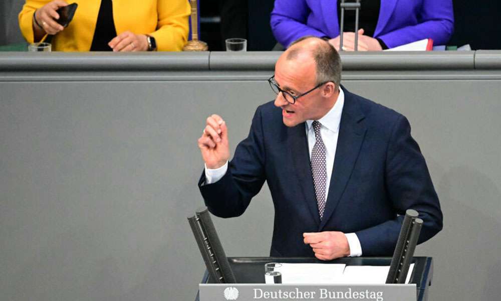 ميرتس يندد بـ”وحشية” موسكو بعد أربع سنوات على بدء الغزو الروسي لأوكرانيا