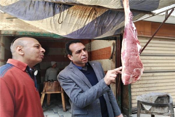 تحرير 14 مخالفة متنوعة خلال حملة موسعة على الأسواق والمجازر بالمنيا