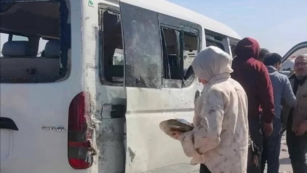 إصابة 12 شخصا في انقلاب سيارة ميكروباص أعلى كوبرى قها بالقليوبية