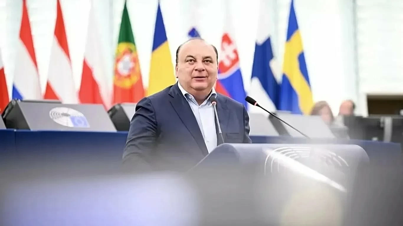 تحقيقات فساد تهز البرلمان الأوروبي.. رفع الحصانة عن نائب إيطالي