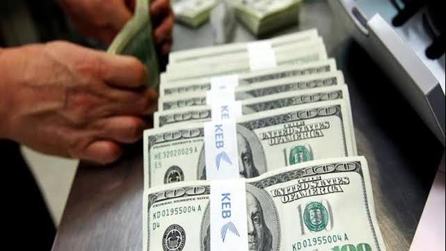 29.4 مليار دولار في 8 أشهر | خبير اقتصادي يكشف أسباب وأهمية زيادة تحويلات العاملين بالخارج