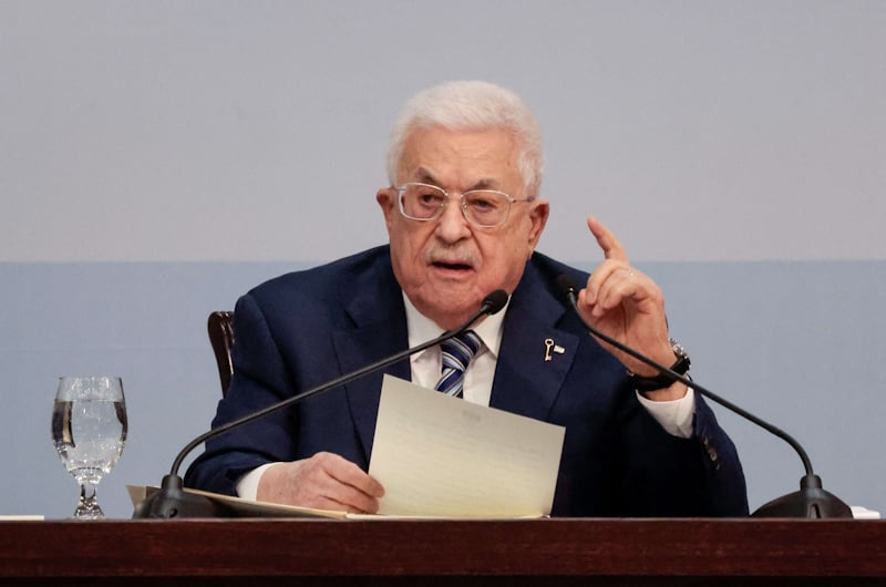 عباس: الحصار المالي والاستيطان الإسرائيلي يهددان فرص السلام