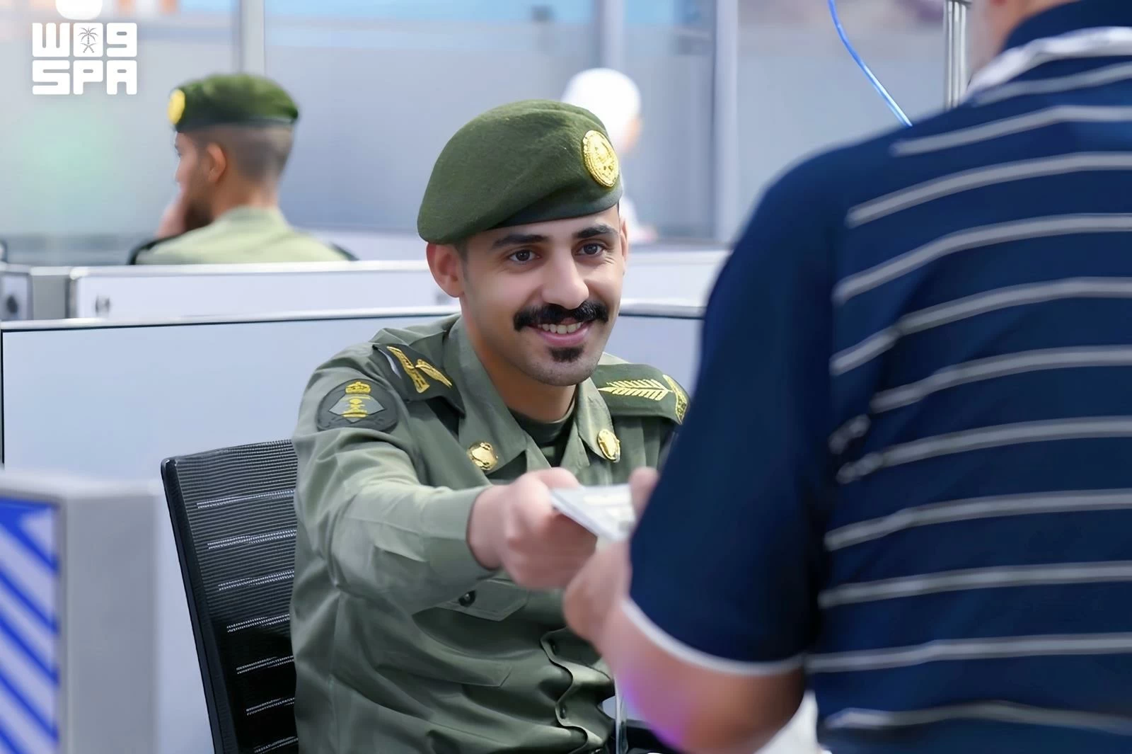 «الجوازات»: كاونتر متنقّل وتراجم ذكية لـ 138 لغة لتسهيل مغادرة الحجاج