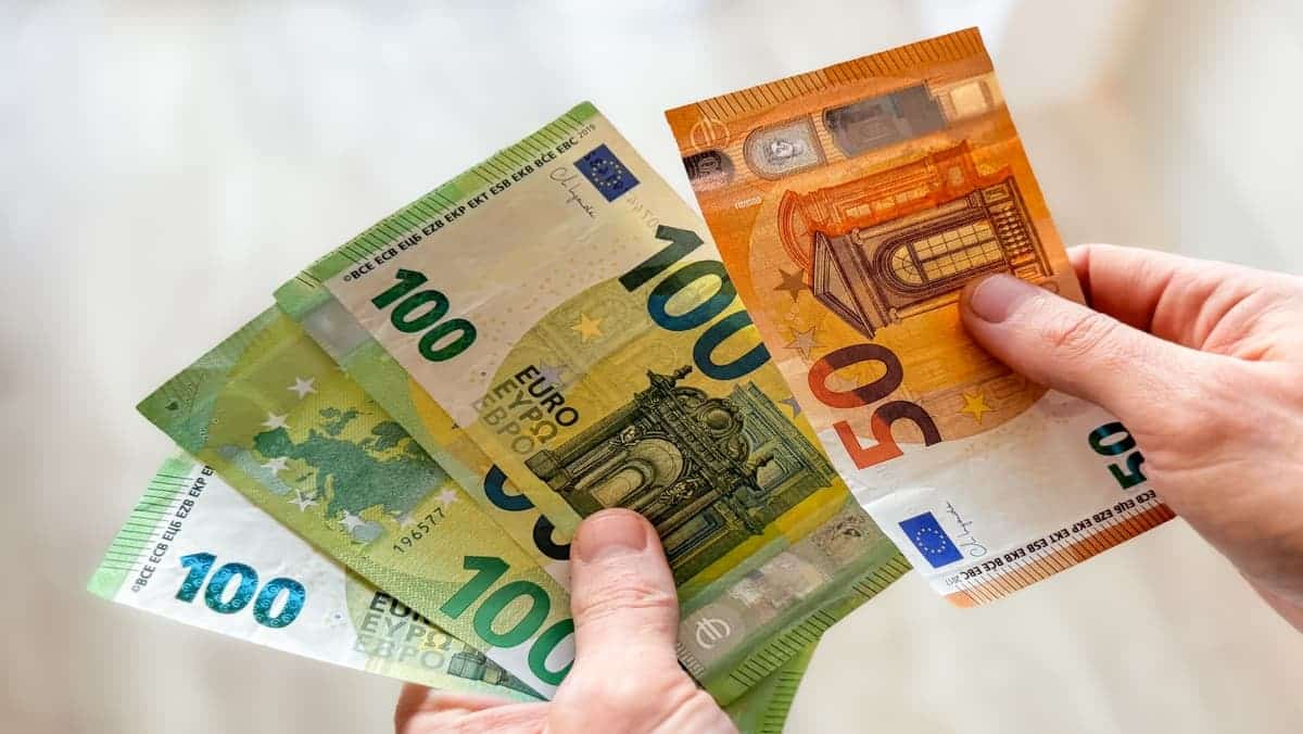 أسعار العملات الأجنبية مقابل الدينار الجزائري اليوم الثلاثاء