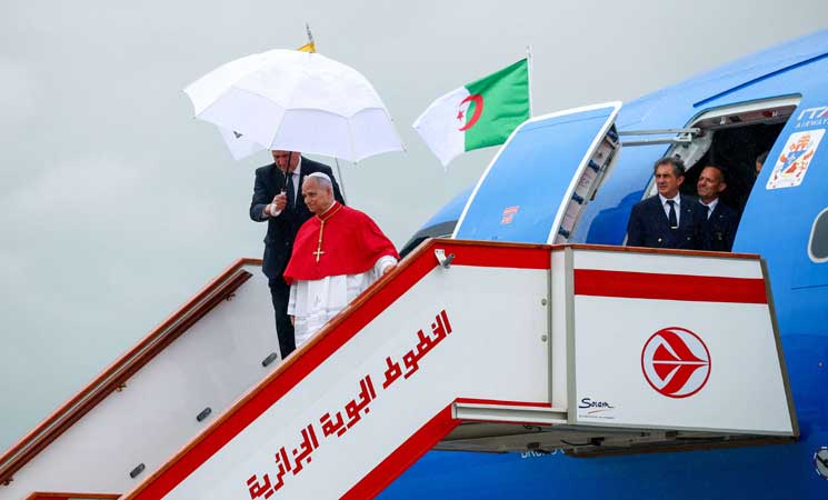 صور من وصول البابا ليو الرابع عشر إلى الجزائر- (شاهد)