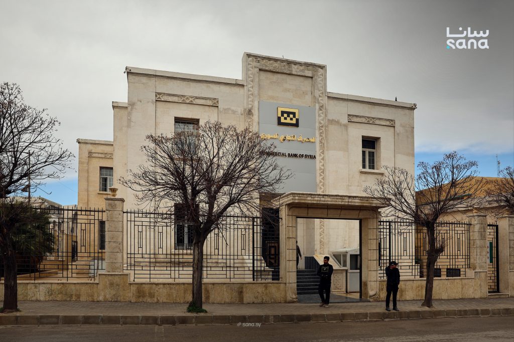 إعادة افتتاح فرع المصرف التجاري السوري في إدلب بعد توقف أكثر من عشر سنوات