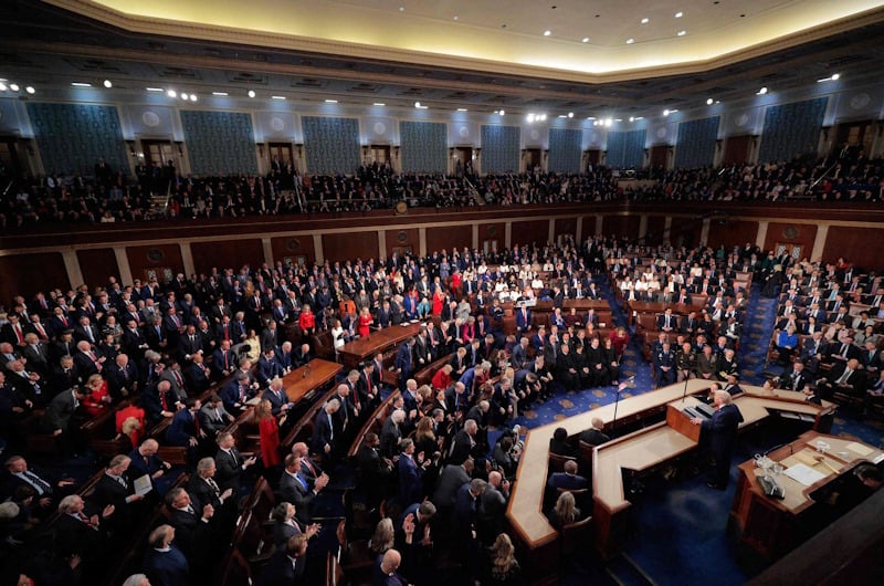 أكسيوس: نحو نصف الديمقراطيين لم يحضروا خطاب “حالة الاتحاد”