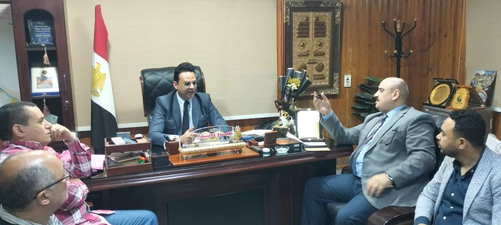 وفد وزارة الصحة يبحث تطوير سكن وإقامة الأطقم الطبية بالمستشفيات بسوهاج