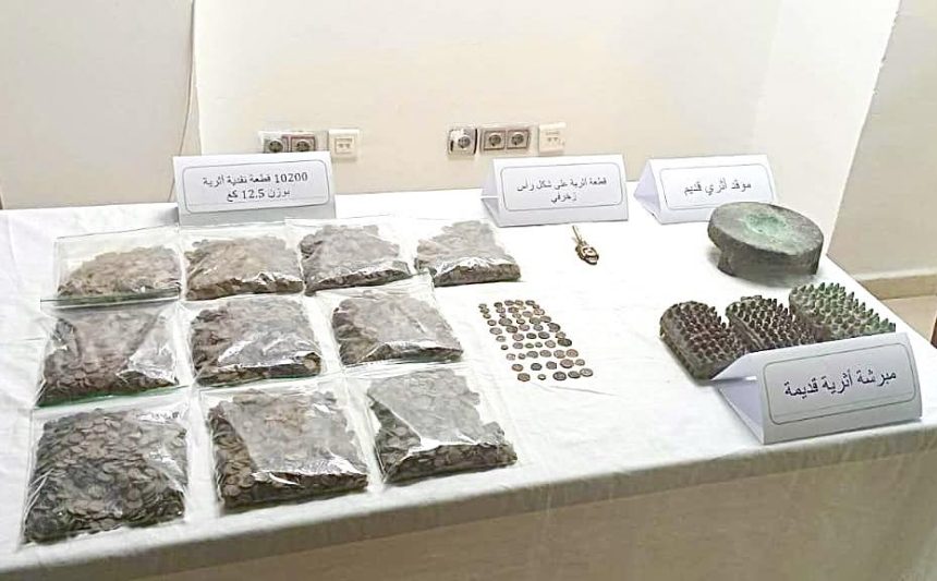 الجزائر تعلن اكتشاف كنز أثري يضم أكثر من 10 آلاف قطعة نقدية تعود للعصر الروماني -صور