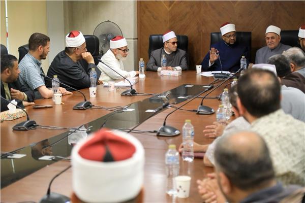 أمين البحوث الإسلامية يجتمع بأعضاء لجنة مراجعة طباعة المصحف