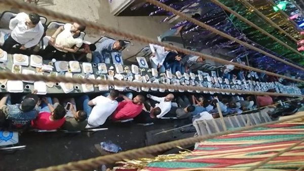 20 ألف وجبة، أهالي إمبابة يجهزون ثاني أكبر مائدة إفطار بعد المطرية