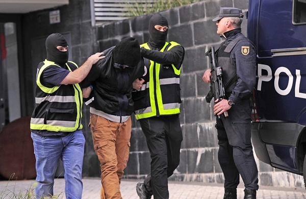 تفكيك شبكتين بإسبانيا لتهريب الحشيش والمهاجرين من شمال المغرب