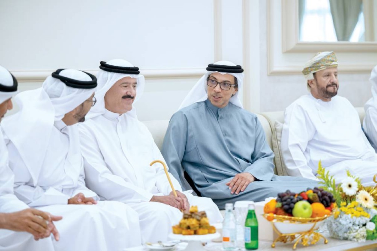 منصور بن زايد: سباقات الهجن جزء أصيل من الموروث الثقافي والتراثي للإمارات » صحيفة نبض الإمارات