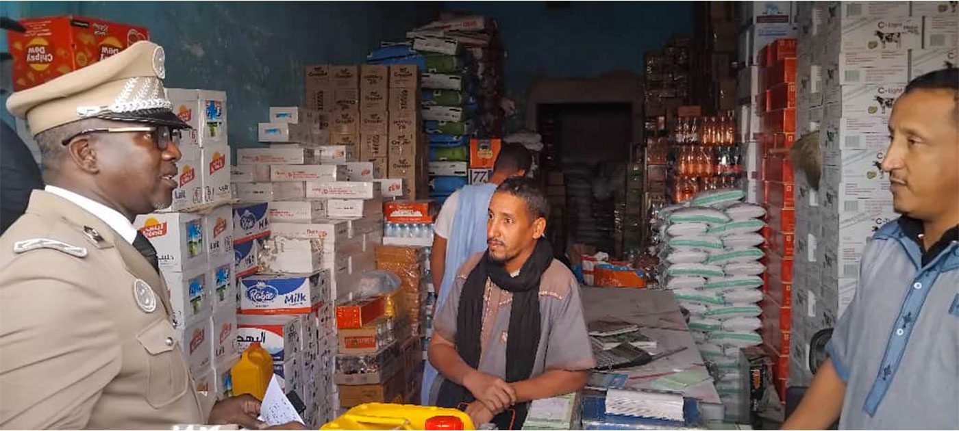 حاكم روصو يتفقد السوق المركزي ويؤكد ضرورة الالتزام بالأسعار ومنع تهريب المواد المدعومة