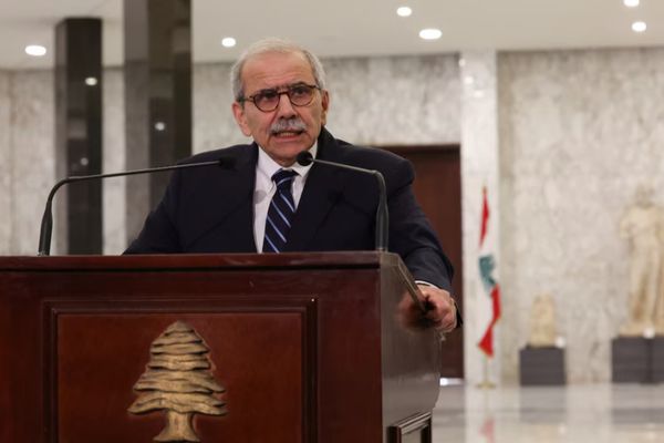 رئيس وزراء لبنان: لا تراجع عن موقفنا باستعادة قرار الحرب والسلم