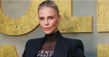 تشارليز ثيرون تكشف تفاصيل صادمة عن ليلة مقتل والدها