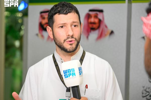 صوت الأذان عبر التلفاز يقود حاجًّا إيطاليًّا إلى الإسلام