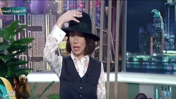 بسمة وهبة ترفع القبعة لـ «الداخلية» وتؤدي التحية العسكرية|فيديو