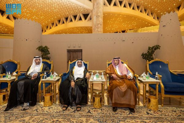 نائب وزير الخارجية يستقبل وزير الدولة الإماراتي لدى وصوله الرياض