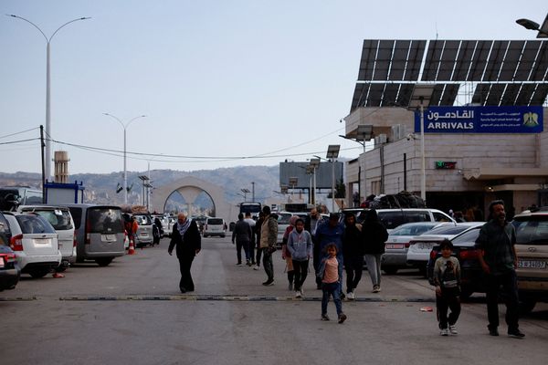 سوريا تقرر إغلاق المعبر الحدودي مع لبنان