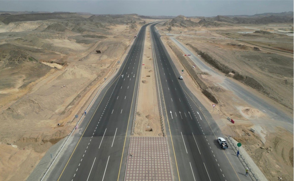 إنشاء شبكة متكاملة من الطرق الحديثة بالمنطقة الاقتصادية الخاصة بالدقم