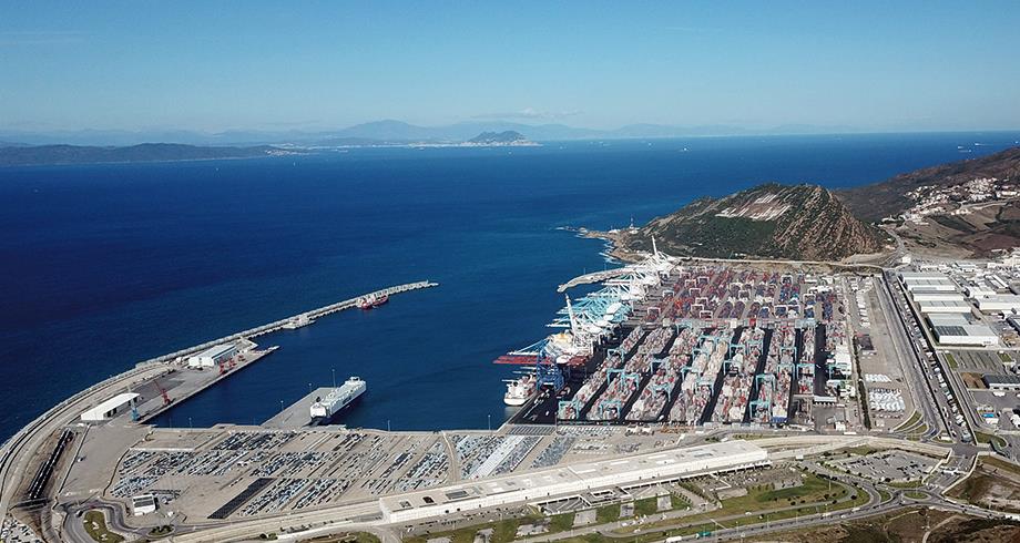 استئناف حركة الملاحة البحرية بين ميناءي الجزيرة الخضراء وطنجة المتوسط