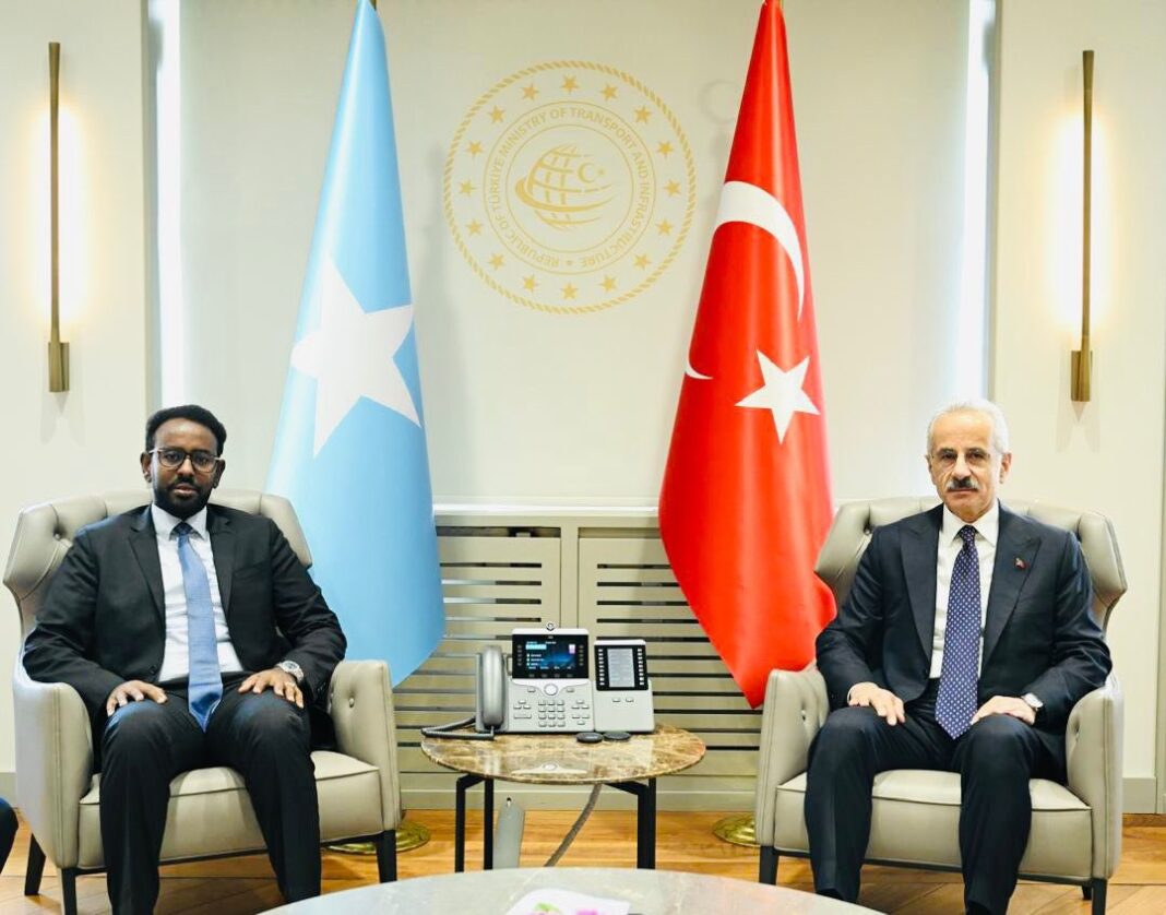 الصومال وتركيا تتفقان على تعزيز التعاون في مجالي البنية التحتية والإسكان