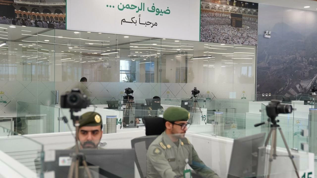 الجوازات تعلن جاهزيتها لاستقبال ضيوف الرحمن في موسم حج 1447هـ