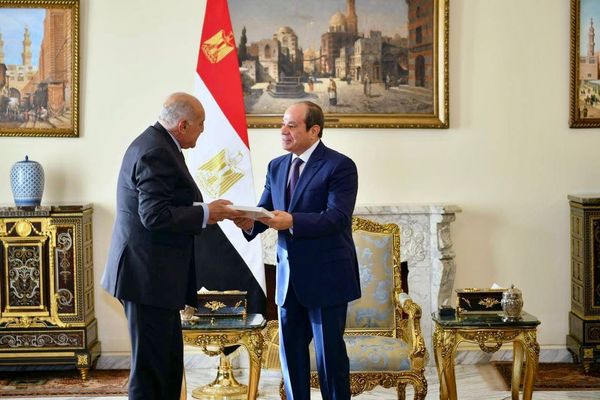 عطاف يُسلّم رسالة الرئيس تبون إلى الرئيس المصري