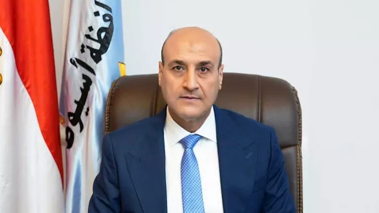 محافظ أسيوط: غرف عمليات وخط ساخن لمتابعة الخدمات خلال أيام العيد