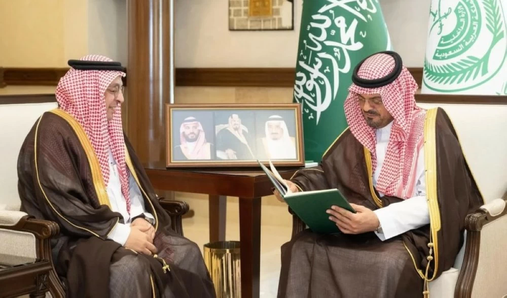 نائب أمير مكة يستعرض تقرير «الخارجية»