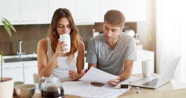 لو قررتى تشاركى بمرتبك فى مصروف البيت.. قواعد تجنبك الخلافات الزوجية
